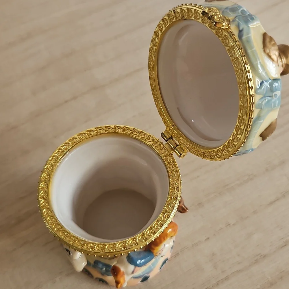 Small Carousel Ceramic Box - Picture 6 of 10